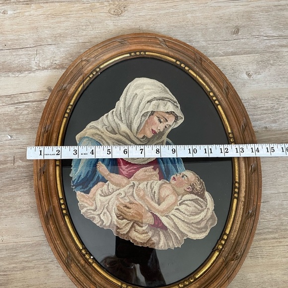 Vintage Needlepoint Art Madonna and Child Framed Oval wood frame - Picture 9 of 9